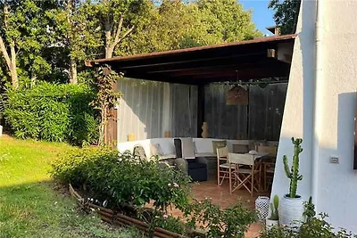 Ferienwohnung mit Garten und Klimaanlage
