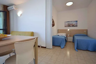 Studio mit Klimaanlage und Balkon