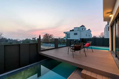 Villa mit Pool in Strandnähe