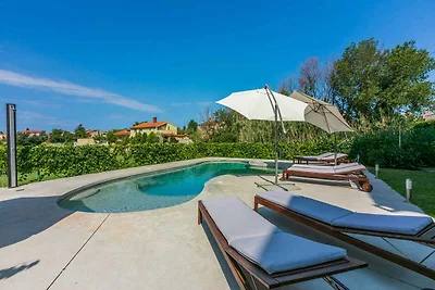 Ferienwohnung mit Pool und Grillmöglichkeit