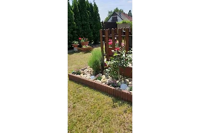 Ferienhaus mit Gartendusche und Gartenpavilon