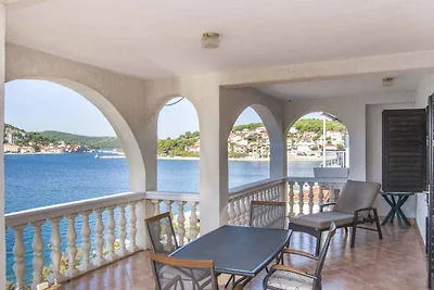 Charmante Ferienwohnung Ive in Tisno auf der 