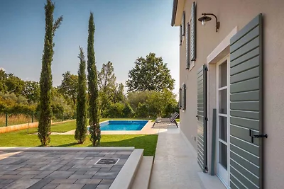 Villa mit Pool und Garten