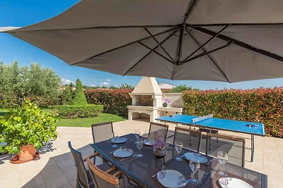 Villa mit Pool und Klimaanlage