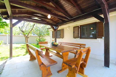 Ferienhaus mit Swimmingpool und Klimanlage