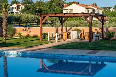 Ferienwohnung mit Pool und Grill