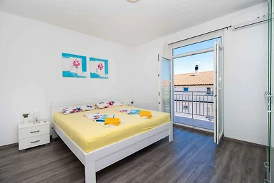Ferienwohnung mit Balkon, Terrasse und Grill