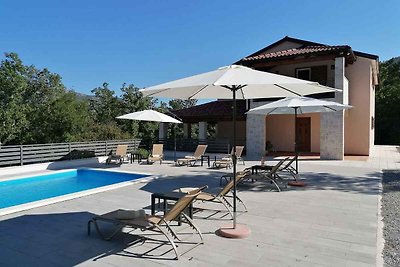 Villa ruhig mit Pool und Klimaanlage