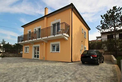 Ivo P. mit Meerblick in Šilo auf der Insel Kr