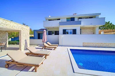 Villa mit Pool