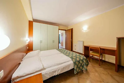 Ferienwohnung mit Balkon oder Garten und Pool