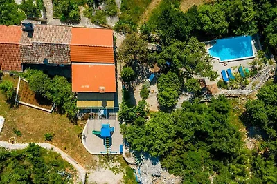 Ferienhaus Boris -kuća za odmor sa bazenom