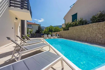 Villa mit einem Schwimmbad 100 Meter vom Meer