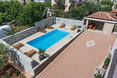 Ferienwohnung modern ausgestattet mit Pool