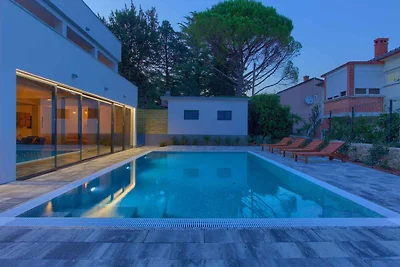 Villa nur 200 m vom Zentrum entfernt