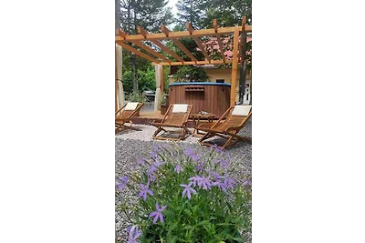 Ferienhaus mit Whirlpool und Grill