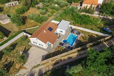 Villa familienfreundlich mit Pool und