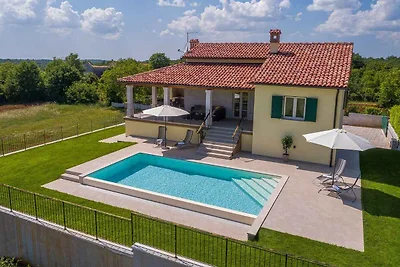 Villa mit Pool und Klimaanlage
