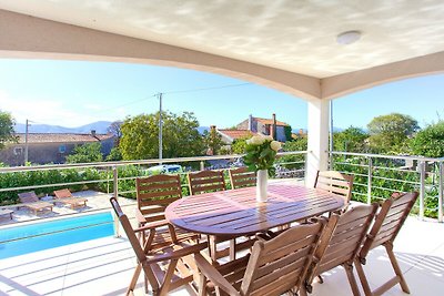 Villa mit Pool und Meerblick