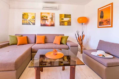 Ferienwohnung mit Garten und Klimaanlage