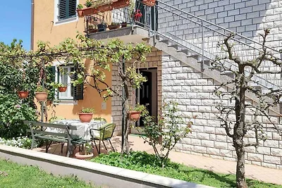 Ferienwohnung mit Terrasse 100 m vom Strand