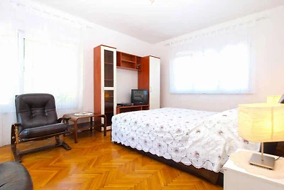 Ferienhaus mit Pool und Grill