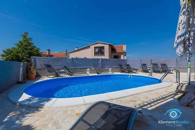 Ferienwohnung mit Poolnutzung und modern