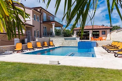 Villa mit Pool, Sauna und Jacuzzi