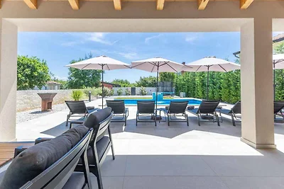 Villa mit Pool