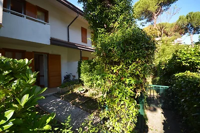 Villa mit Klimaanlage und Balkon