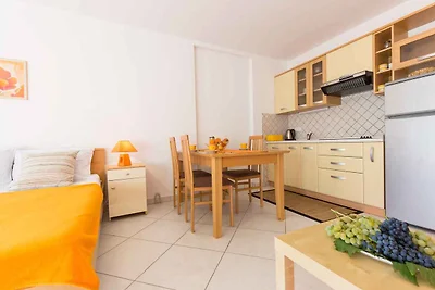 Studio mit Balkon und Klimaanlage
