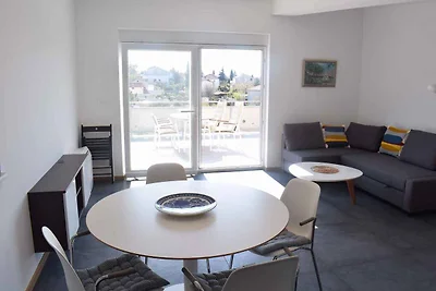 Ferienwohnung mit Klimaanlage und Pool, 200 m