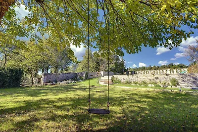 Villa mit Garten und Pool
