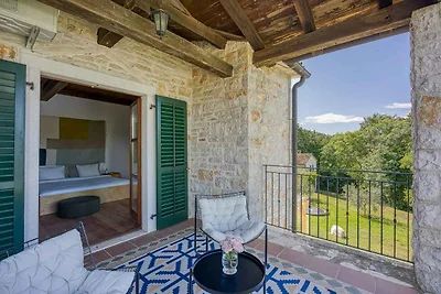 Villa mit Pool und Garten