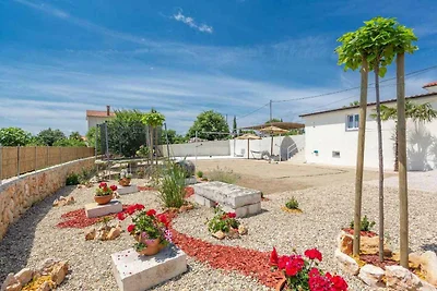 Villa mit Swimmingpool und Freizeitangeboten