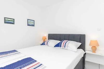 Ferienwohnung mit Terrasse, Klimaanlage und