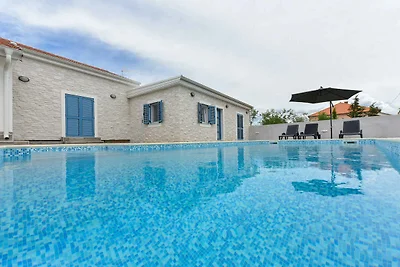 Villa familienfreundlich mit Pool und