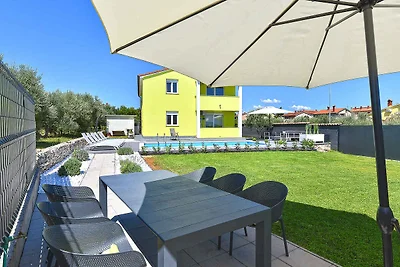 Ferienhaus mit Aussenpool und Klimaanlage