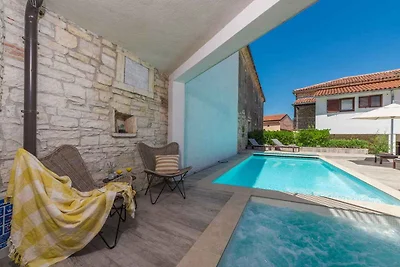 Villa mit Pool für bis zu 10 Personen in Rovi