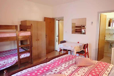 Ferienwohnung mit Terrasse und Klimaanage