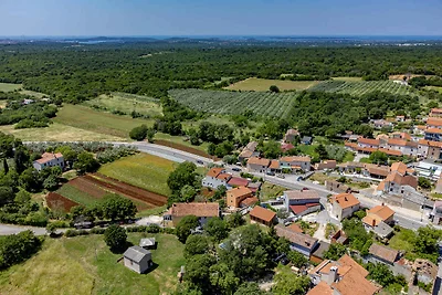Villa mit Swimmingpool und Grillplatz