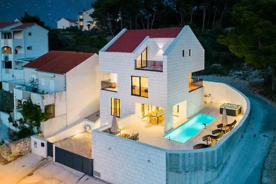 Villa mit Pool und Klimaanlage
