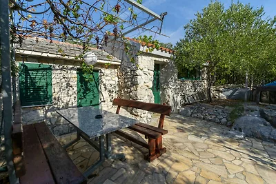 Ferienhaus mit Garten und Klimaanlage