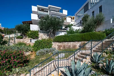 Villa mit Pool und Meerblick