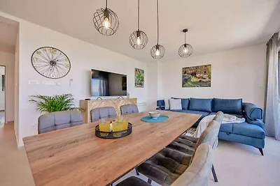 Ferienwohnung mit Meerblick und Pool zur geme