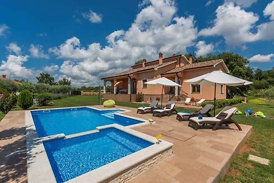Ferienhaus mit Pool und Klimaanlage