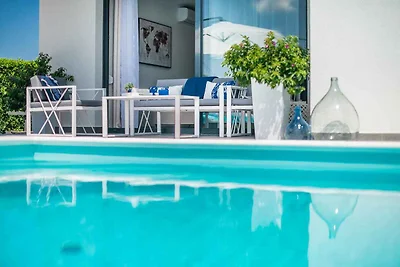 Villa mit Pool und Klimaanlage