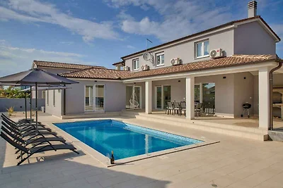 Villa mit Klimaanlage und Pool