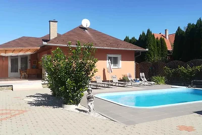 Ferienhaus mit Pool und Internet
