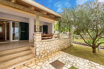 Gemütliches Ferienhaus Lucija in idyllischem